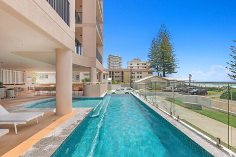 Beachfront Luxury Palm Beach - Sunshine Coast Tourism 3