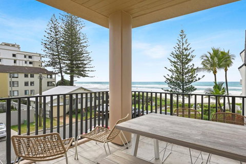 Beachfront Luxury Palm Beach - Sunshine Coast Tourism 4