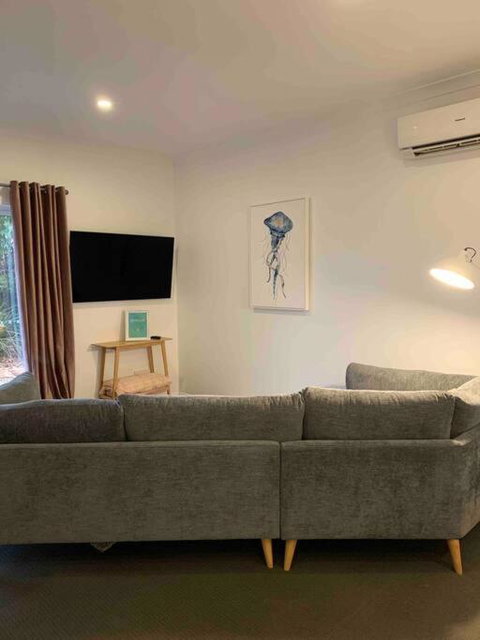 Beachfront Self Contained Studio - Sunshine Coast Tourism 3