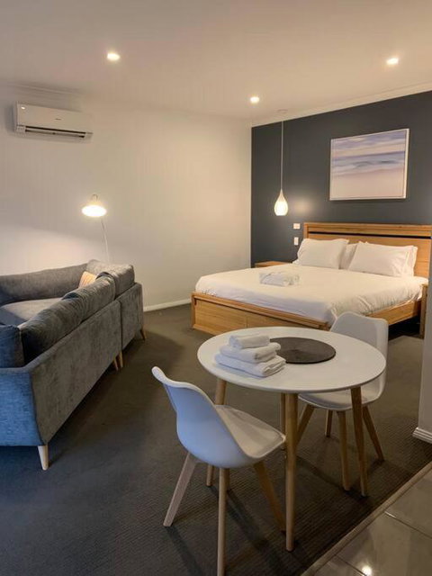 Beachfront Self Contained Studio - Sunshine Coast Tourism 0