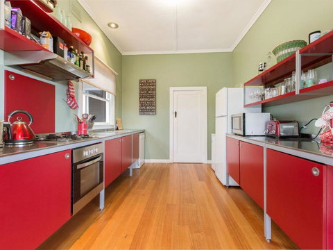 BEACHSIDE GETAWAY DROMANA - Sunshine Coast Tourism 2