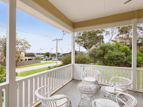 BEACHSIDE GETAWAY DROMANA - Sunshine Coast Tourism 0
