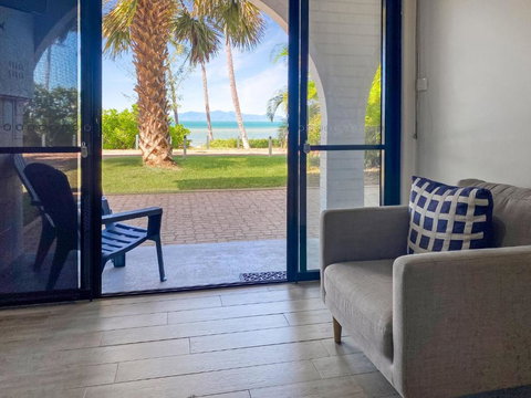 Beachside Palms Unit 4 - Sunshine Coast Tourism 0