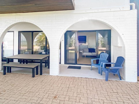 Beachside Palms Unit 4 - Sunshine Coast Tourism 2