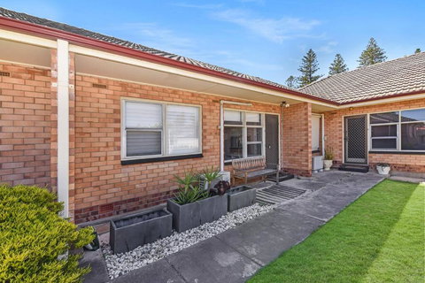 Beachy Keen In Gorgeous Henley Beach - Sunshine Coast Tourism 4