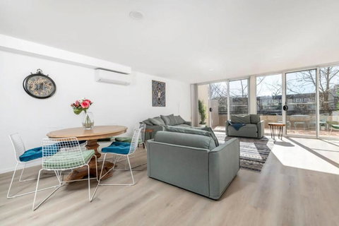 Beautiful 3 Bedroom Townhouse Located In Dickson - Sunshine Coast Tourism 3