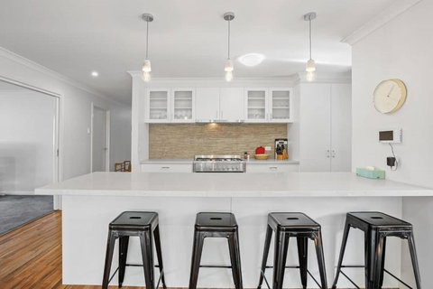 Beautiful Golden Point Home - Style&Sophistication - Sunshine Coast Tourism 4