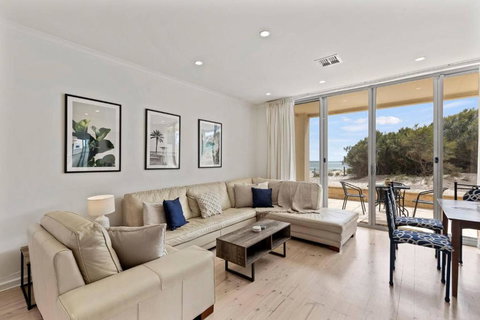 Beachside Beauty - Iconic Beachfront Panorama - Sunshine Coast Tourism 1