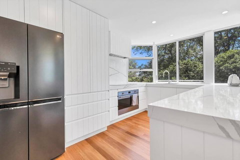 BEACH01- Mooloolaba Beachfront Apartment With Private Pool - Sunshine Coast Tourism 3