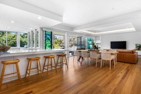 BEACH01- Mooloolaba Beachfront Apartment With Private Pool - Sunshine Coast Tourism 0