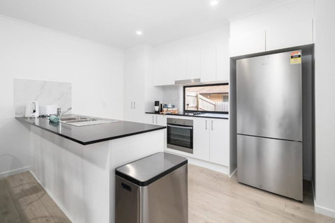 Bellbird Park 3 Bedroom Oasis - Sunshine Coast Tourism 3