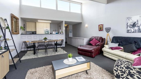 Beautiful Townhouse With Water Views - Sunshine Coast Tourism 4