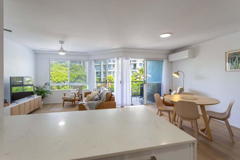 Beautifully Renovated Maroochydore Beach Apartment - Sunshine Coast Tourism 0