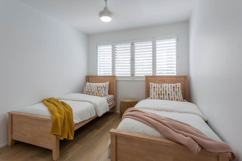 Beautifully Renovated Maroochydore Beach Apartment - Sunshine Coast Tourism 3