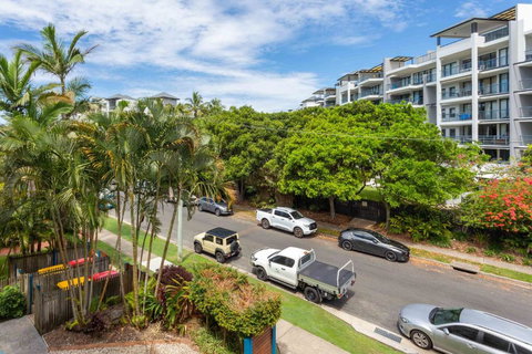 Beautifully Renovated Maroochydore Beach Apartment - Sunshine Coast Tourism 4