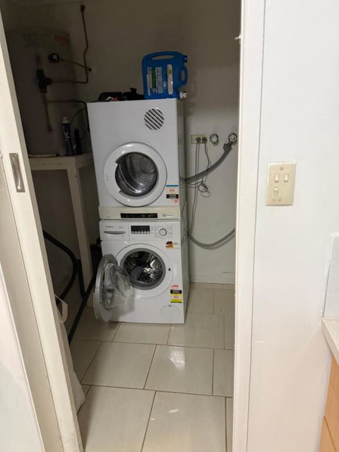 Bedroom In Surfers Chevron Island - Sunshine Coast Tourism 2