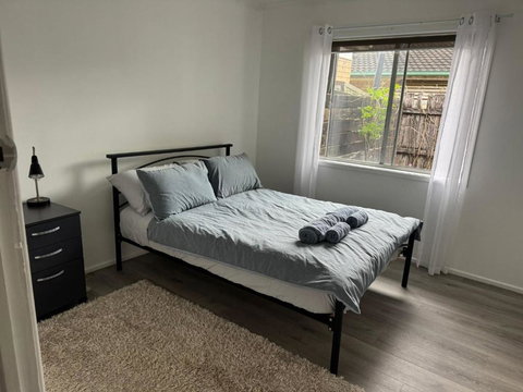 Bedroom In Surfers Chevron Island - Sunshine Coast Tourism 1