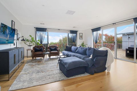 Beechworth Views From The Hill - Sunshine Coast Tourism 0