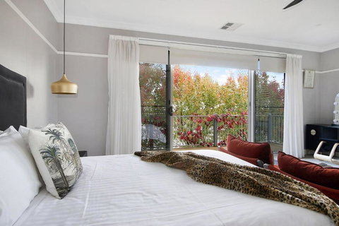 Beechworth Views From The Hill - Sunshine Coast Tourism 3