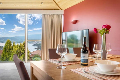 BELLA VISTA Large Family Home Views Forever - Sunshine Coast Tourism 1