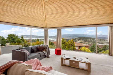 BELLA VISTA Large Family Home Views Forever - Sunshine Coast Tourism 2