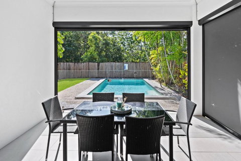 Belle Escapes 14 Beachfront In Trinity - Sunshine Coast Tourism 3