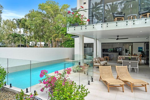 Belle Escapes Beach Manor - Sunshine Coast Tourism 0