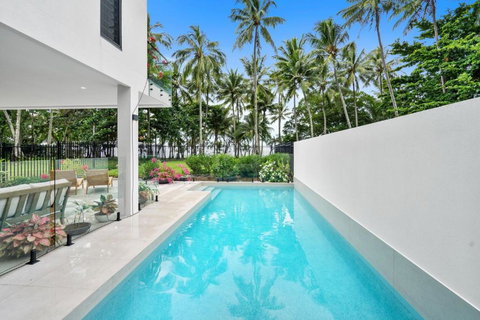 Belle Escapes Beach Manor - Sunshine Coast Tourism 3