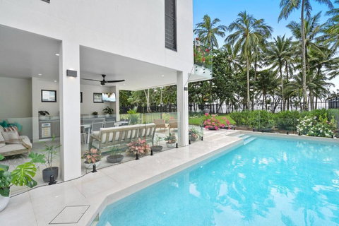 Belle Escapes Beach Manor - Sunshine Coast Tourism 4