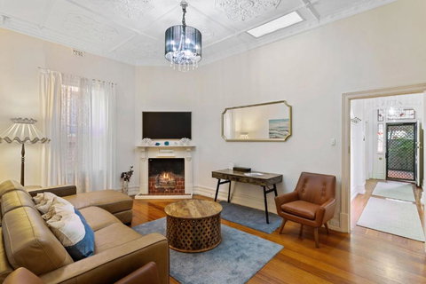 Belle Escapes - Glenelg Cottage By The Marina - Sunshine Coast Tourism 3