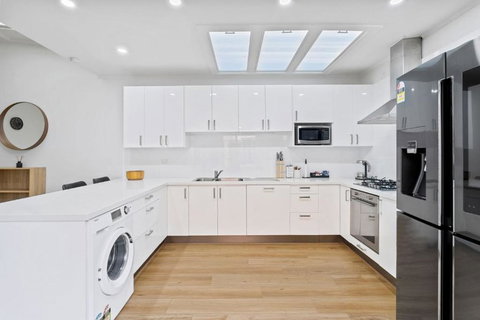 Belle Escapes - Glenelg Cottage By The Marina - Sunshine Coast Tourism 0