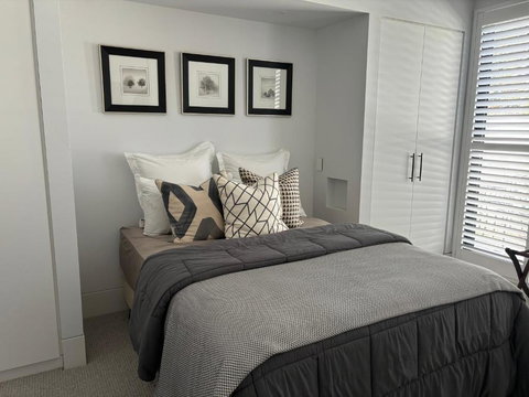 Bellevue Villa With Bay Views - Sunshine Coast Tourism 4