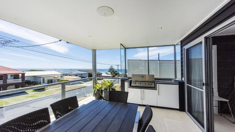 Belvedere Luxury Apartment 2 - Sunshine Coast Tourism 1