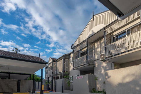 Benson Court Motel - Sunshine Coast Tourism 0