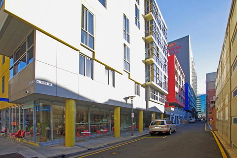 Bent St Apartments - Sunshine Coast Tourism 0