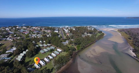 Berrara Lagoon Front Chalet - Sunshine Coast Tourism 1