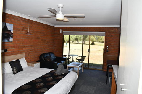 Berrigan Motel - Sunshine Coast Tourism 0