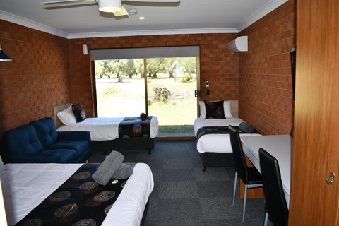 Berrigan Motel - Sunshine Coast Tourism 4