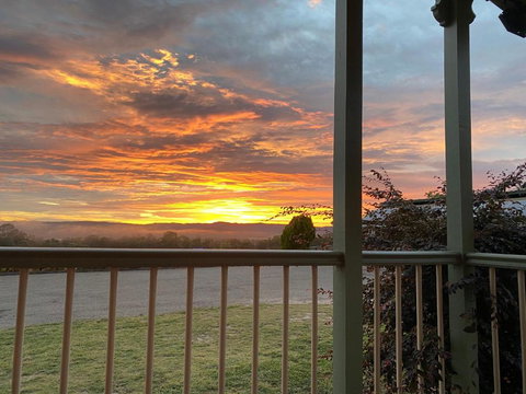 Big Fella Wines & Accommodation - Sunshine Coast Tourism 4