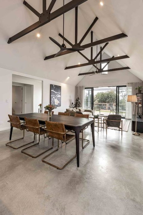 Birdnest Kookaburra - Sunshine Coast Tourism 4