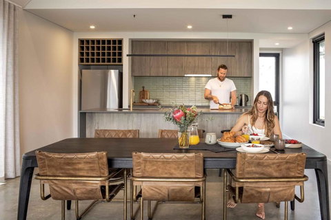 Birdnest Kookaburra - Sunshine Coast Tourism 3