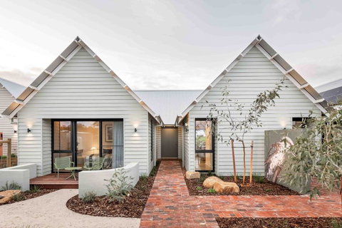 Birdnest Kookaburra - Sunshine Coast Tourism 2