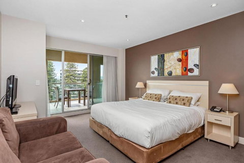 Belle Escapes - Glenelg Seaside Studio - Sunshine Coast Tourism 3