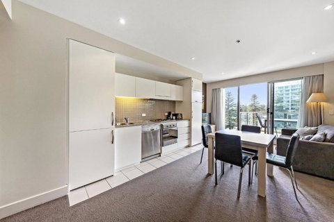 Belle Escapes - Seacrets At Glenelg - Sunshine Coast Tourism 1