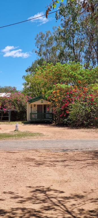 Blackall Caravan Park - Sunshine Coast Tourism 0