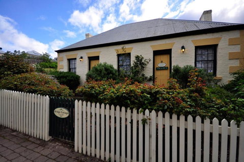 BRIDGE COTTAGES Sargeants & Armoury Cottages 1823 - HISTORY & CHARM - Sunshine Coast Tourism 3