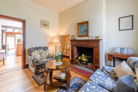 BRIDGE COTTAGES Sargeants & Armoury Cottages 1823 - HISTORY & CHARM - Sunshine Coast Tourism 4