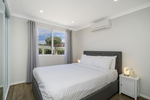 Bright And Spacious 2-Bed Thornlie Family Home - Holiday Sunshine Coast 1