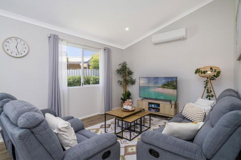 Bright And Spacious 2-Bed Thornlie Family Home - Holiday Sunshine Coast 0