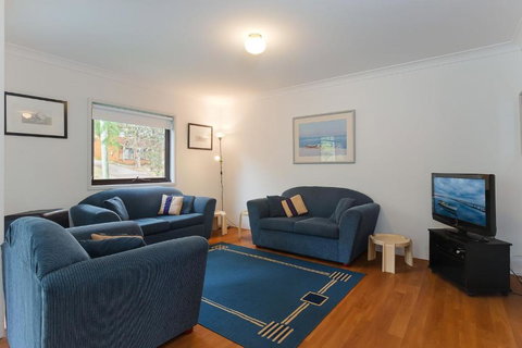 Carindale, 2 19-23 Dowling Street - First Floor Unit With Air Con, Complex Pool And Tennis Court - Sunshine Coast Tourism 2
